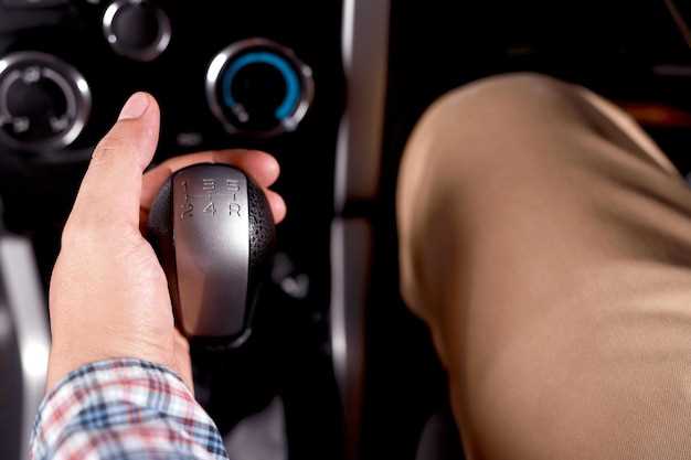 Разборка панели и доступ к мотору